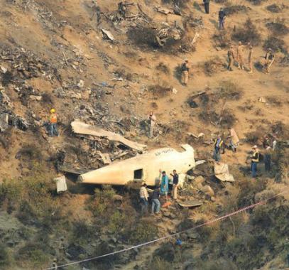 بالصور.. هؤلاء هم ضحايا الطائرة الباكستانية المنكوبة