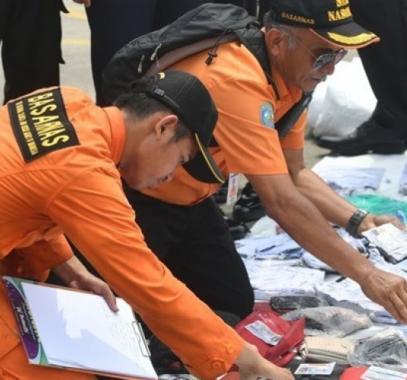 إندونيسيا تعثر على 24 جثة من الطائرة المنكوبة