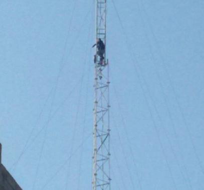 غزة-شاب-يحاول-الانتحار-من-أعلى-برح-إرسال