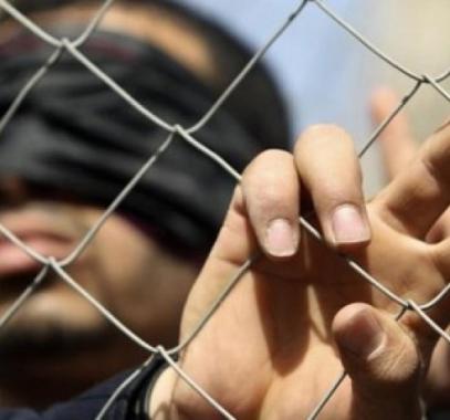  الاحتلال ينكّل بثلاثة أسرى خلال اعتقالهم