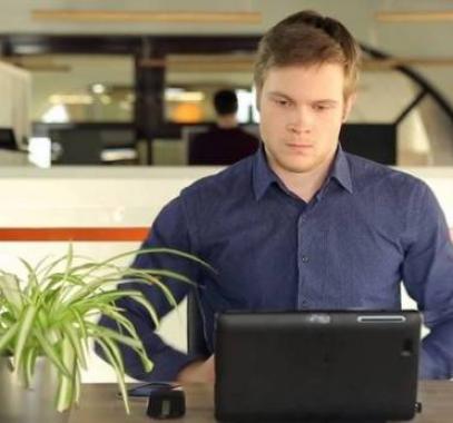 بالفيديو..اختراع جديد قادر على إسكات أي شخص ثرثار