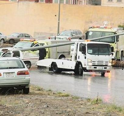 إنهيار عامود كهرباء في السعودية نتيجة حادث مرور