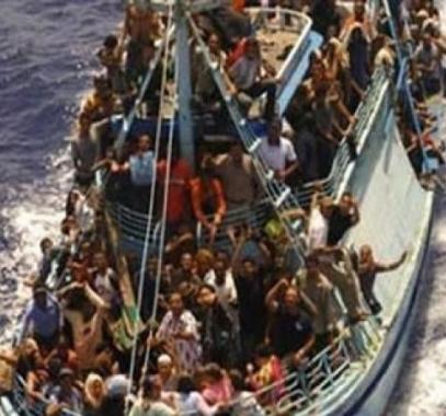 كشف تفاصيل تحطم قارب على متنه 90 مهاجراً في المياه الإقليمية الليبية.jpg