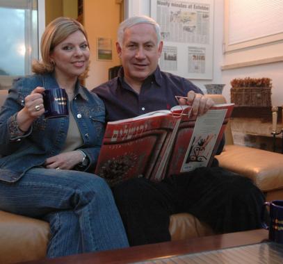 Likud-party-leader-Benjamin-Netanyahu-poses-with-his-wife-Sarah-in-their-Jerusalem-home