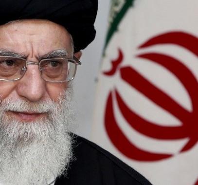 خامنئي يستقبل مصارعاً إيرانياً رفض مواجهة خصمه الإسرائيلي