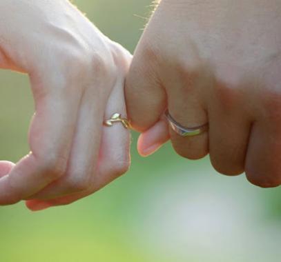 GTY_couple_hands_jef_150121_12x5_1600