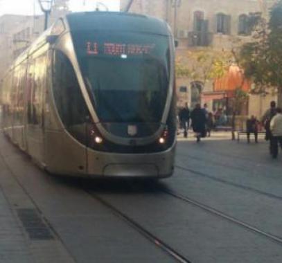 القطار الخفيف قرب شعفاط شمال القدس المحتلة