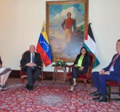 وزير الخارجية يلتقي نظيرته الفنزويلية ويطلعها على الأوضاع في فلسطين