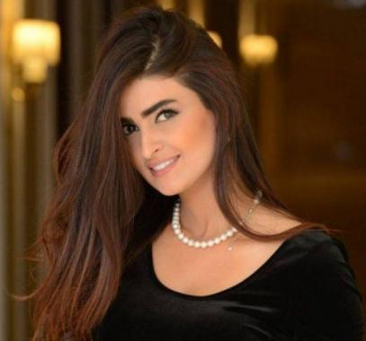 بالفيديو : شاهدوا ماذا فعل معجب سعودي عندما اقترب من الاعلامية علا الفارس