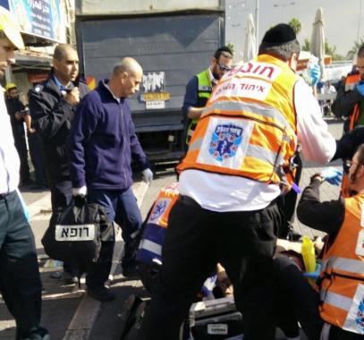 جريح برصاص الاحتلال باب العمود في القدس