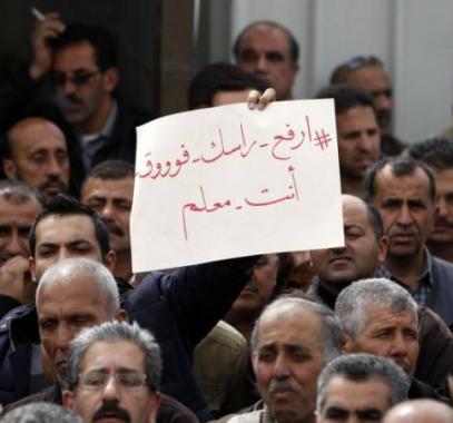 المعلم-الفلسطيني-يتوه-بين-حقه-وحق-طلابه