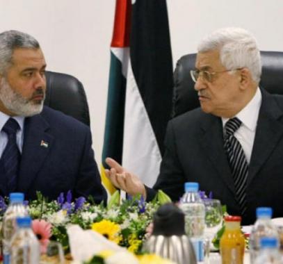 يديعوت: عباس غير متسرع لإزالة العقوبات المفروضة على غزة