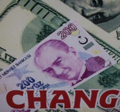 الليرة التركية تهوي إلى مستوى قياسي أمام الدولار