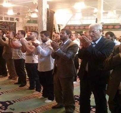 مسلمون يصلون في مسجد الإمام علي بالعاصمة الدنماركية 