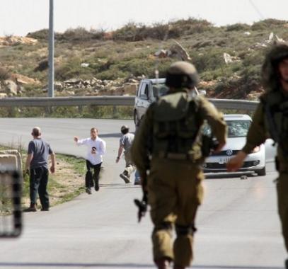 الاحتلال يزعم محاولة شاب فلسطيني الإستيلاء على سلاح جندي في بئر السبع