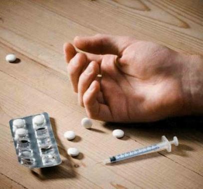 1415الحكم على متهم بتعاطي المخدرات مع قاصر بـ 