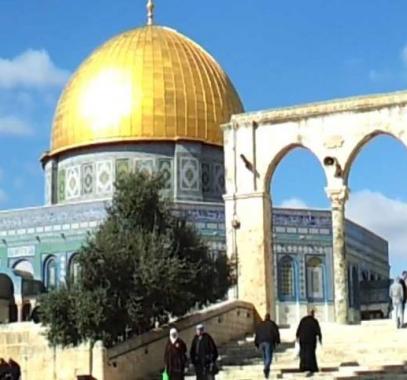 يدعو لنقل سفارات الدول العربية إلى القدس عاصمة فلسطين