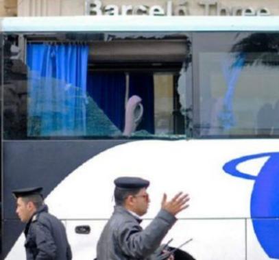 160107123839_gunmen_open_fire_on_tourist_coach_at_cairo_hotel_640x360_epa_nocredit