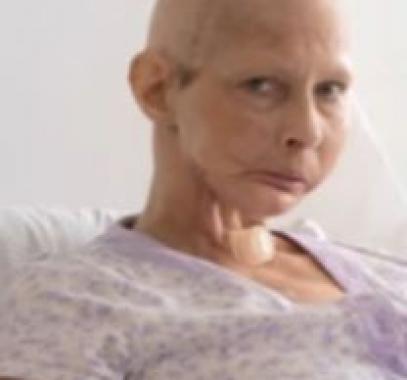 بالفيديو  : هذا ما حصل معها بسبب عادة يمارسها أغلب الناس !!