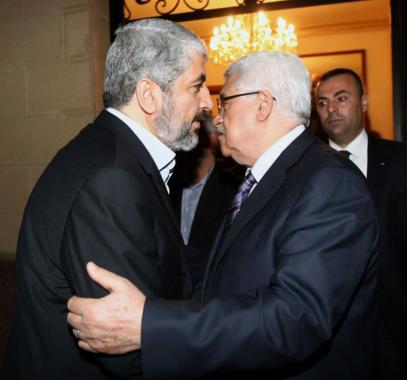 Palestinian-President-Mahmud-Abbas-meets-with-Palestinian-Hamas-leader-Khaleed-Meshaal-in-Cairo-to-implement-the-terms-of-reconciliation-1024x742