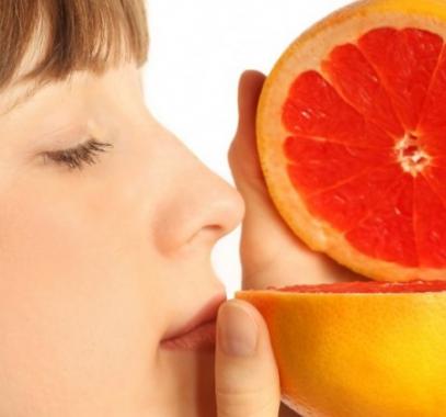 woman-smelling-grapefruit-980x498