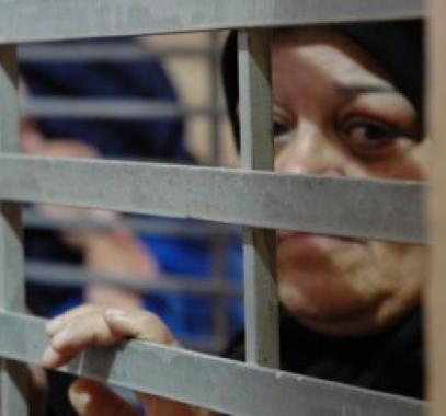 56 أسيرة يقبعن في سجني الشارون والدامون