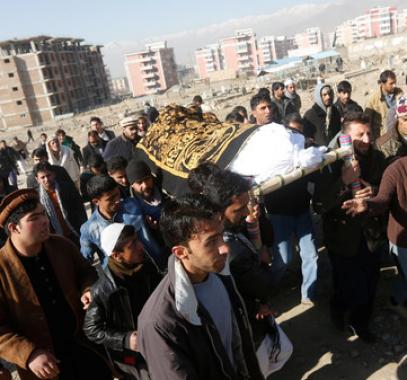 أفغانستان.. بدء التحقيق بهجومي أمس وارتفاع القتلى لـ50