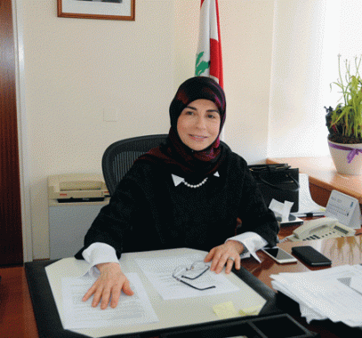 وزيرة شؤون التنمية الادارية اللبنانية عناية عز الدين.gif
