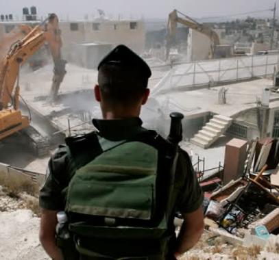 جرافات الاحتلال تهدم منزلاً بحي الطور في القدس