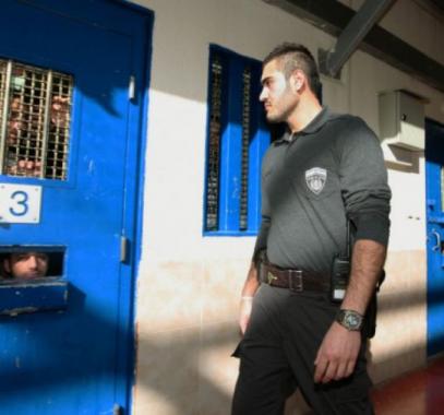 أسير فلسطيني يدخل عاماً جديداً داخل سجون الاحتلال