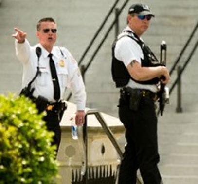 مقتل شرطي أمريكي