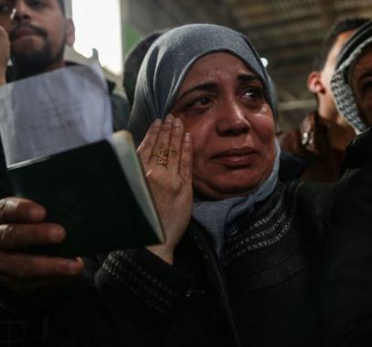 الأورومتوسطي: مأساة كبيرة يعيشها الفلسطينيون العالقين بالمعبر