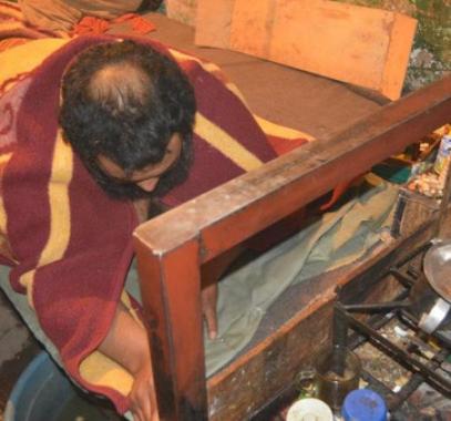 مصري يقاضي شركة حرمته من النوم على ظهره منذ 10 سنوات