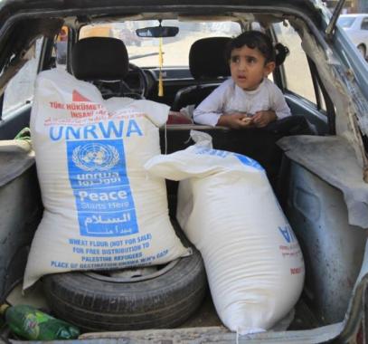 الأونروا تشرع بتوزيع مساعدات غذائية لحوالي 7000 عائلة في غزة