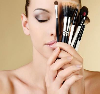 1378115027_Bridal-Makeup-Tools