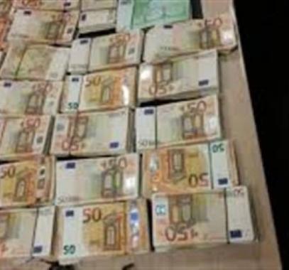 عثرت على 9 آلاف يورو في القمامة.. وهذا ما فعلته بها!