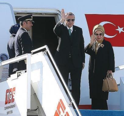 أردوغان يصل السعودية في أولى محطات الجولة الخليجية 