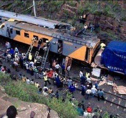 تصادم قطارين.jpg