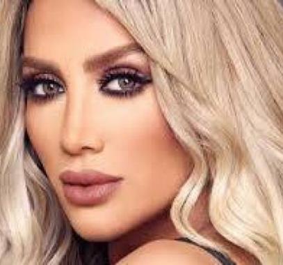 بالصور : مايا دياب بفستان ضيق يمنعها من التحرك