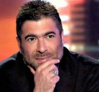 بالصورة.. سيلفي تجمع نيشان ووالد وائل كفوري!