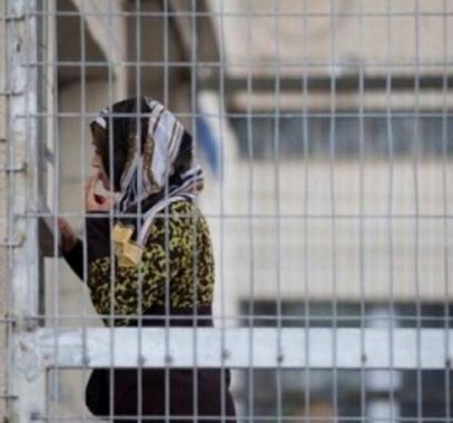 الأسيرة أمينة ابتلى ترفض الطعام منذ بداية اعتقالها.jpg