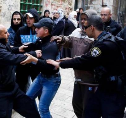 قوات الاحتلال تعتقل فتى من القدس.jpg