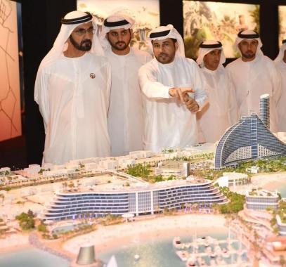 محمد بن راشد يطلع على مشروع 