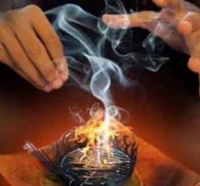 هل يجوز الذهاب للمشعوذين بهدف التقرب من الزوج؟