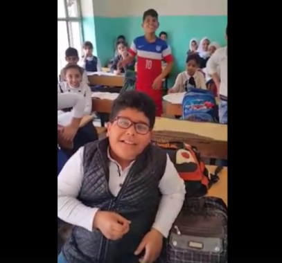 بالفيديو : معلم عراقي يقول '2+2= 5'...والعبرة مذهلة!