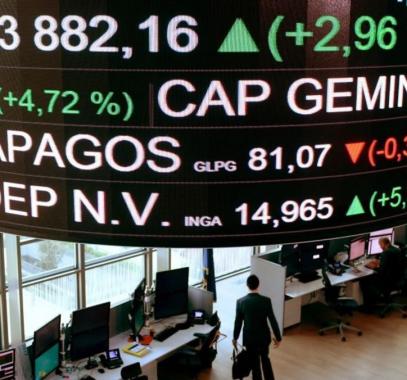 أسهم أوروبا تصعد مدعومة بالنفط.. والهجوم الإلكتروني