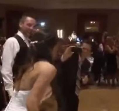 بالفيديو : فرحة جنونية لعروسة فاجأها العريس بهذا الأمر بحفل زفافها!