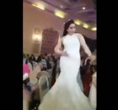 بالفيديو : عروس تشعل حفل زفافها بوصلة رقص على الطاولة