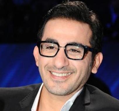 متسابقة تحرج أحمد حلمي بسبب لغته الإنكليزية.. كيف رد؟