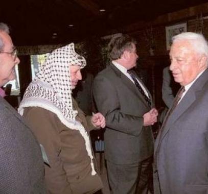 شارون خطط لإسقاط طائرة أبو عمار في بيروت